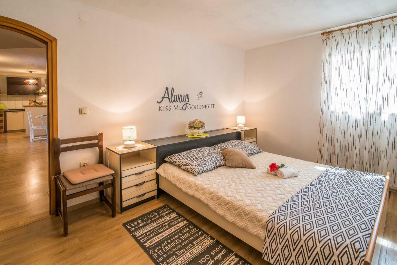 Apartmani Marija Malinska Eksteriør billede