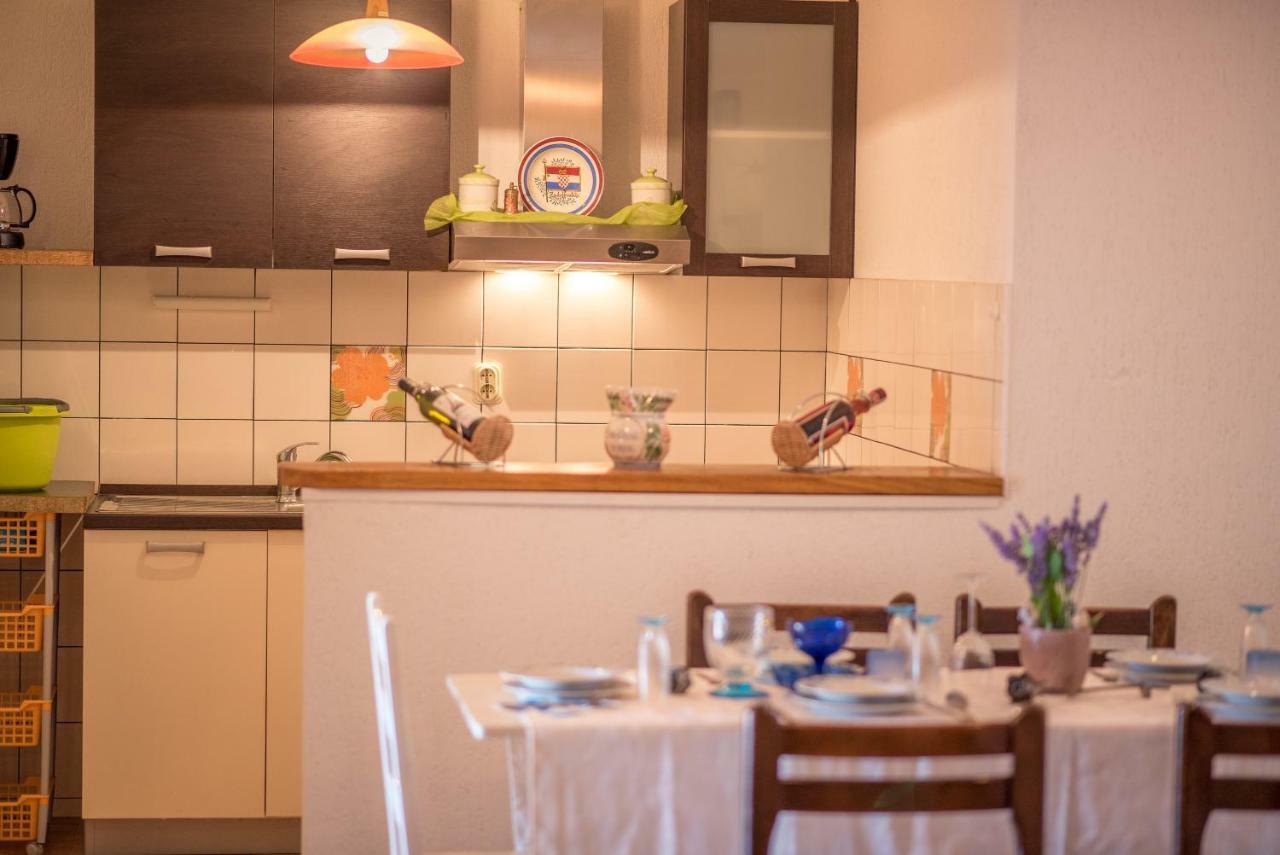 Apartmani Marija Malinska Eksteriør billede
